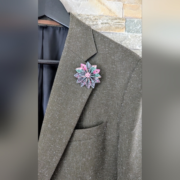 Handmade Floral Lapel Pin - Men's Women's Accessories - Handmade Boutonniere - Picture 2 of 3